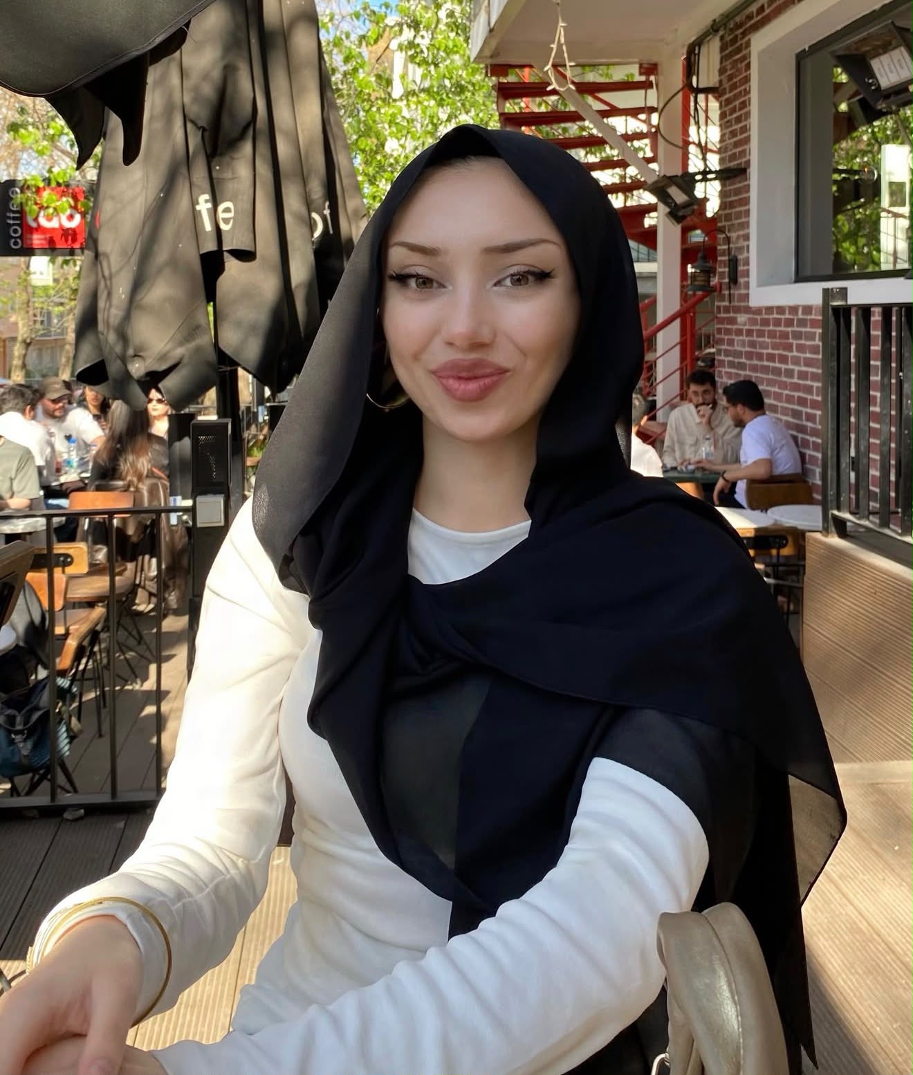 Tabakhane Düşünceli Bayan Bayan Escort Deren